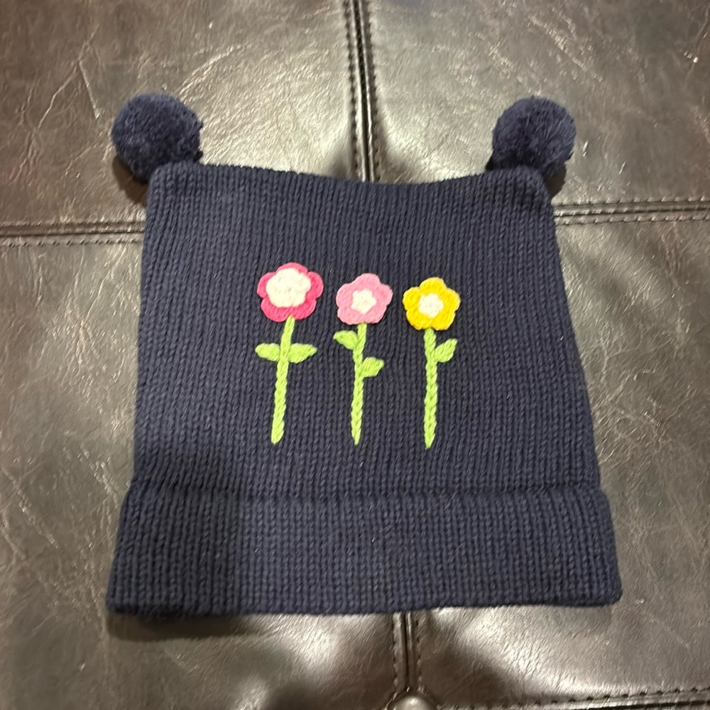 Claver knit flower hat, Size small